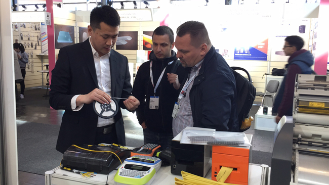 碩方手持標(biāo)簽機(jī)LP5125A亮相漢諾威展會