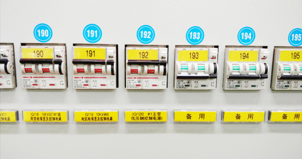 配電箱開關標簽選碩方覆膜標簽帶，清晰耐久有保障