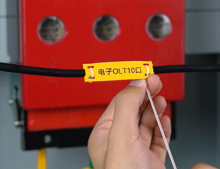 阻燃無鹵，用碩方4孔電纜標識牌標記線路帶來滿滿的安全感