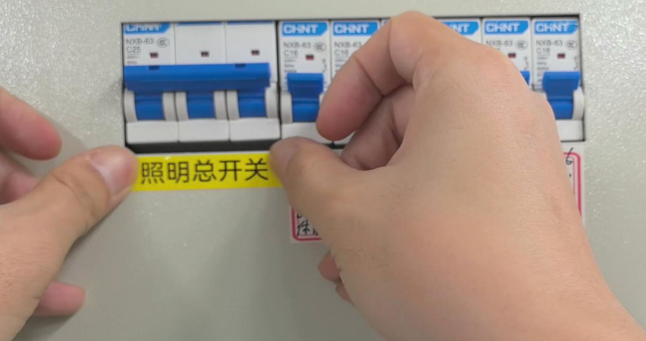 碩方標簽打印機G系列打印教程&mdash;&mdash;安裝打印標簽帶